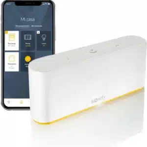 Controla tus persianas enrollables, toldos exteriores, toldos para terrazas o portones motorizados y más en tu casa con Somfy Tahoma Switch.