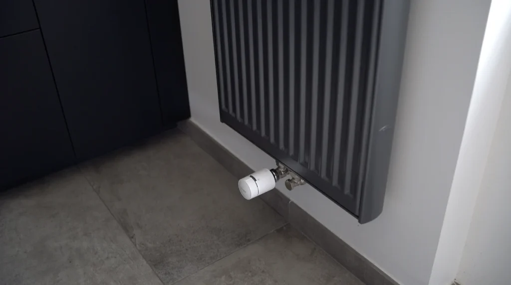 Schneider Electric CCTFR6100: Termostatický ventil kompatibilný so Zigbee Zigbee2Mqtt