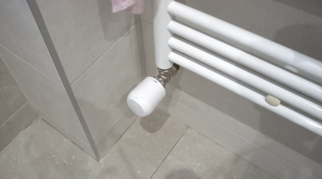 Schneider Electric CCTFR6100: Termostatický ventil kompatibilný so Zigbee Zigbee2Mqtt
