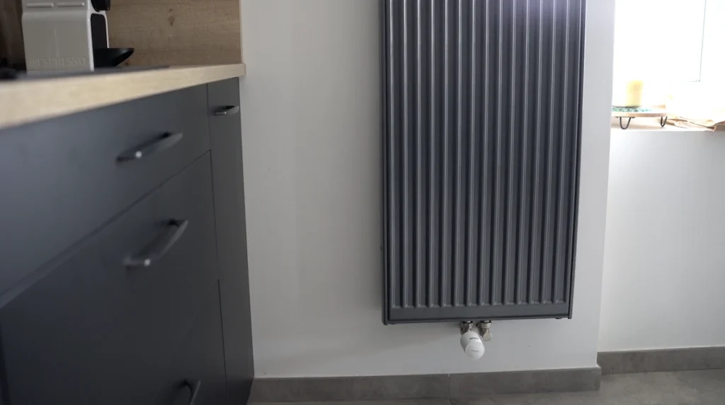 Schneider Electric CCTFR6100: Termostatický ventil kompatibilný so Zigbee Zigbee2Mqtt