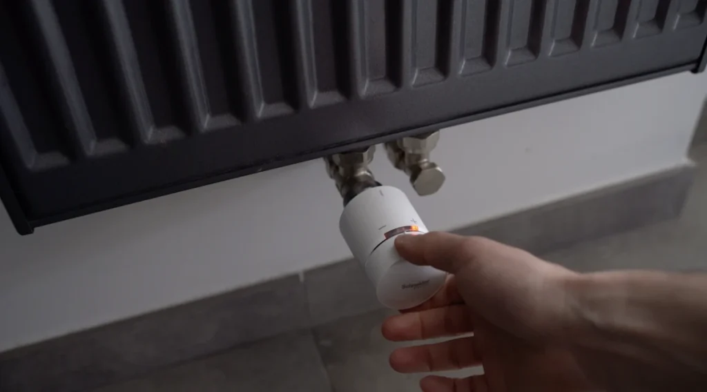 Schneider Electric CCTFR6100: Termostatický ventil kompatibilný so Zigbee Zigbee2Mqtt