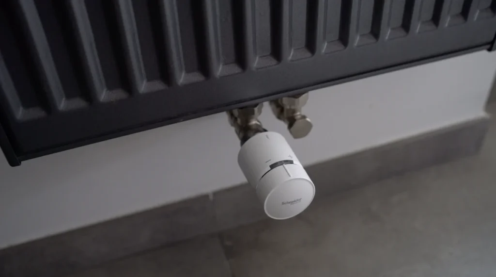 Schneider Electric CCTFR6100: Termostatický ventil kompatibilný so Zigbee Zigbee2Mqtt