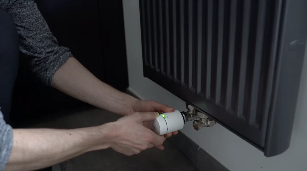 Schneider Electric CCTFR6100: Termostatický ventil kompatibilný so Zigbee Zigbee2Mqtt