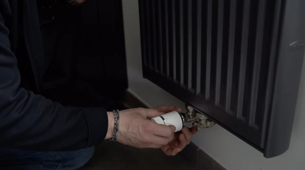 Schneider Electric CCTFR6100: Termostatický ventil kompatibilný so Zigbee Zigbee2Mqtt