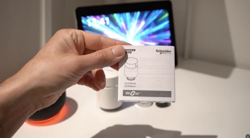 Schneider Electric CCTFR6100: Termostatický ventil kompatibilný so Zigbee Zigbee2Mqtt